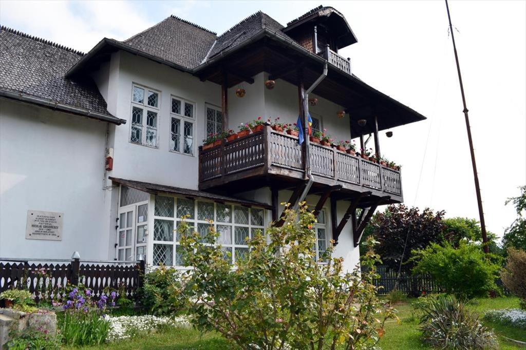 Tudor'S Mountain Retreat 캄피나 외부 사진